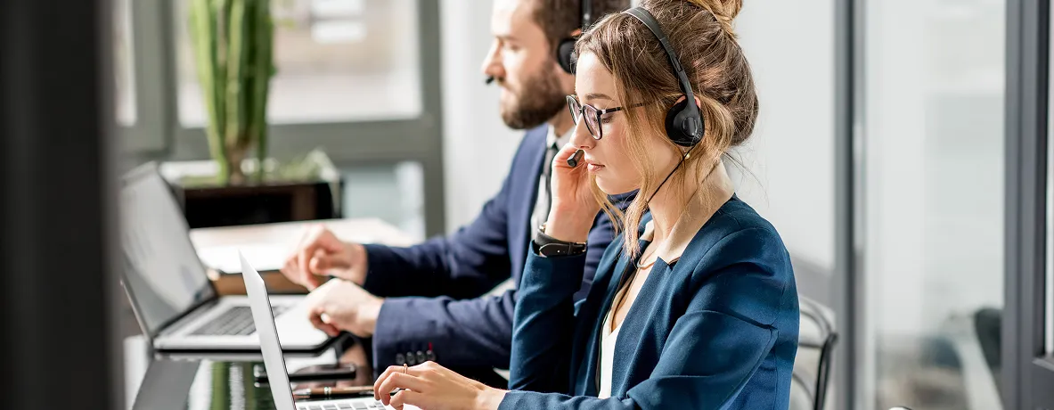 Contact center agents working with live coaching tools